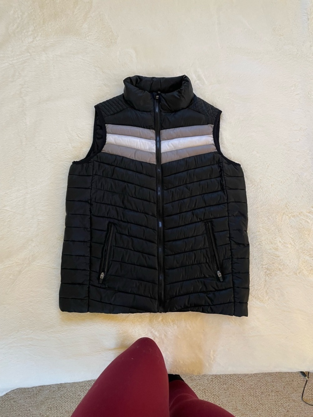 Fabletics Black Quilted Puffer Vest Gray White Chevron Active Yoga Comfy Light - Picture 14 of 16